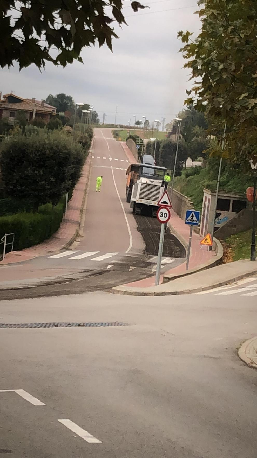 Avui han començat les obres de substitució de la capa de ferm de la Ctra. B-432